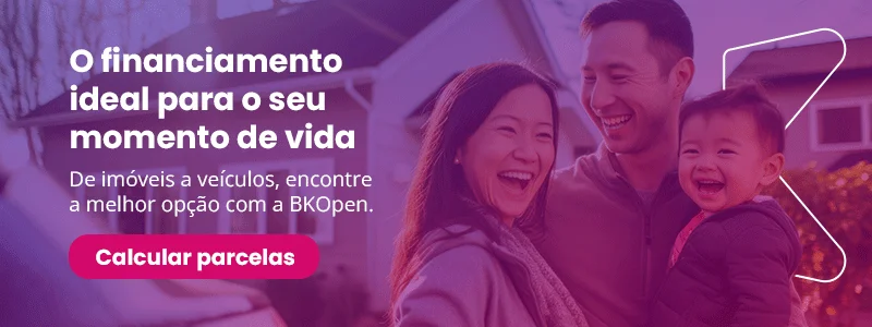 Banner BKOpen com imagem em tons de roxo de família sorridente em frente a casa com texto sobre financiamento.